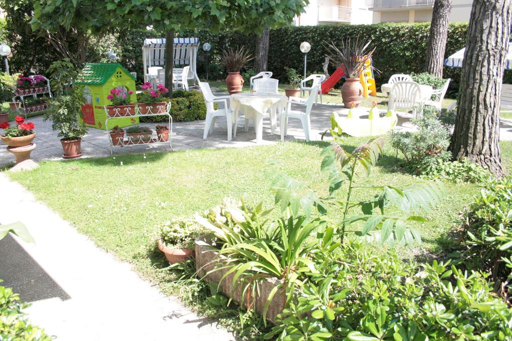 Hotel Perla Del Mare Lido di Camaiore Exterior photo