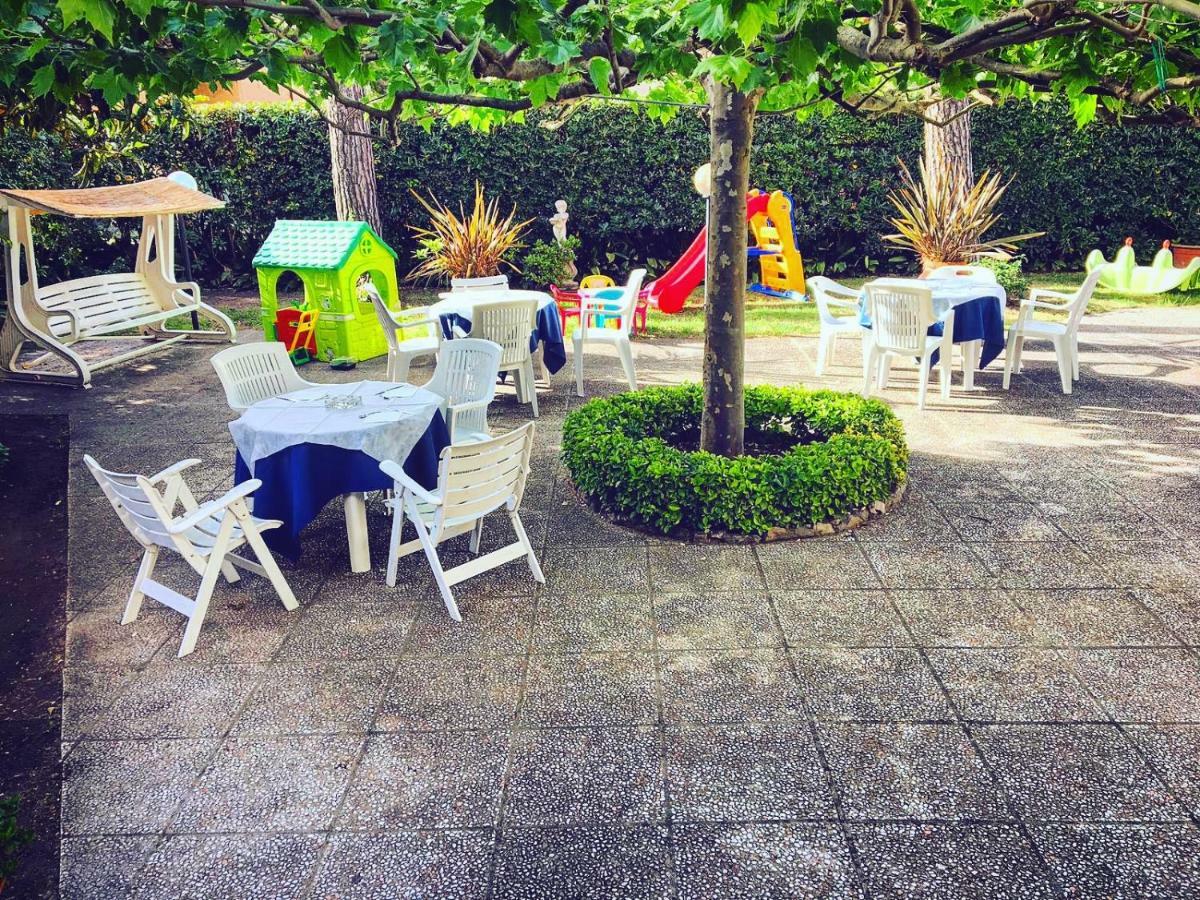 Hotel Perla Del Mare Lido di Camaiore Exterior photo