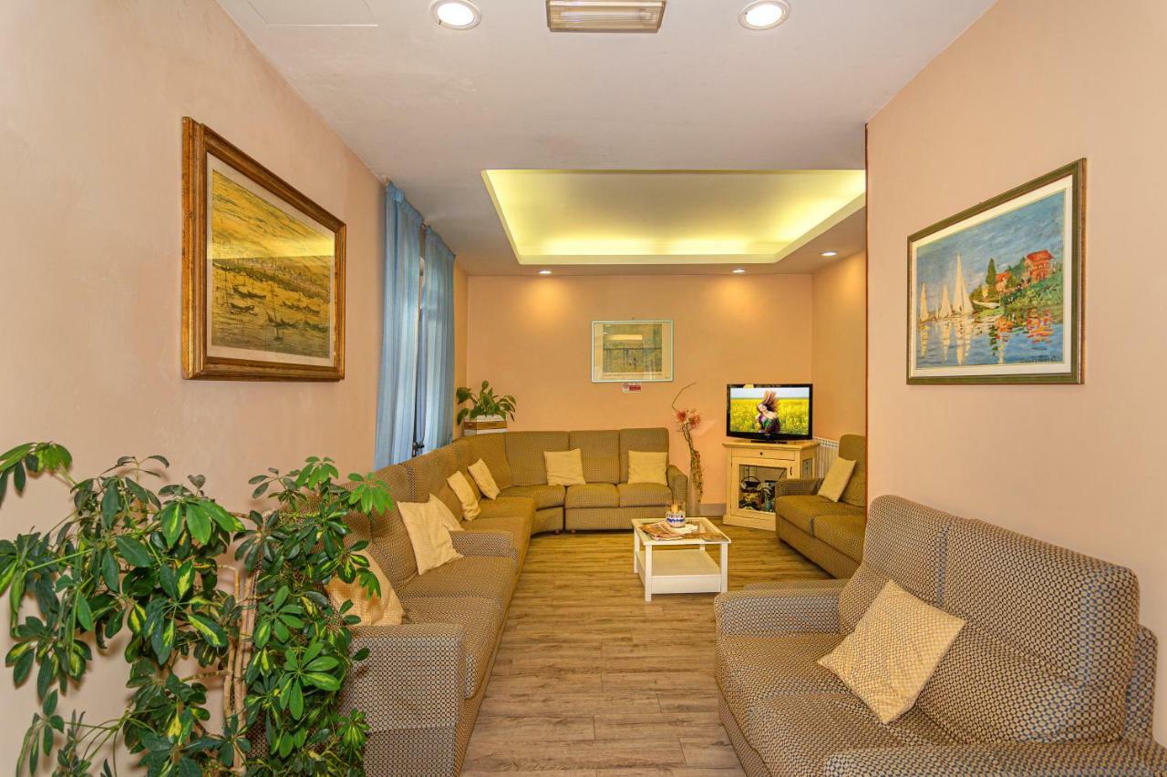 Hotel Perla Del Mare Lido di Camaiore Exterior photo