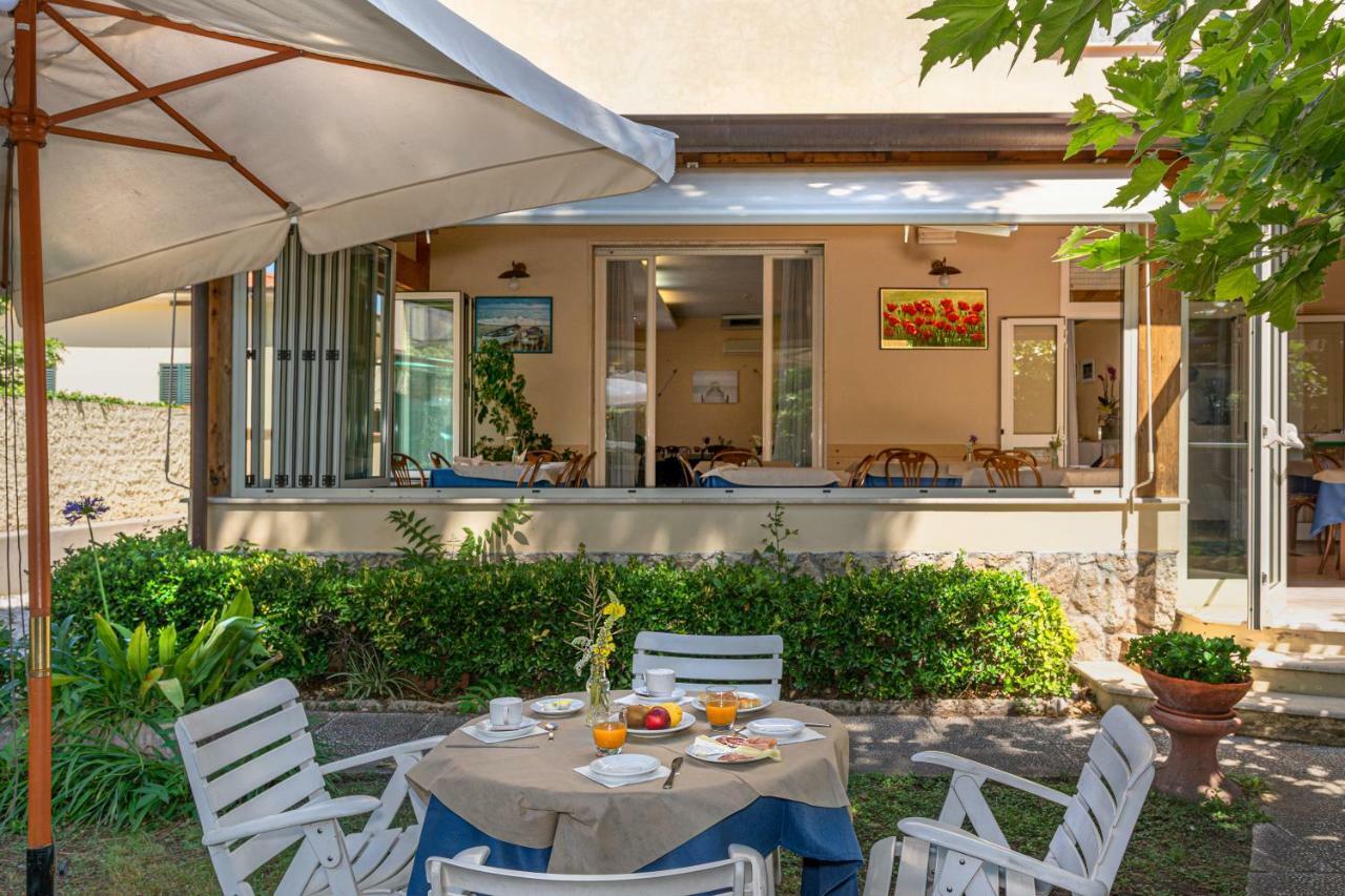 Hotel Perla Del Mare Lido di Camaiore Exterior photo