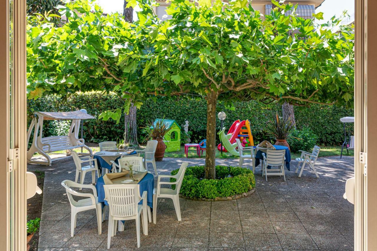 Hotel Perla Del Mare Lido di Camaiore Exterior photo