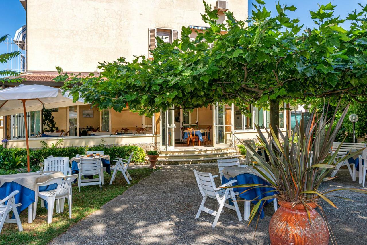 Hotel Perla Del Mare Lido di Camaiore Exterior photo